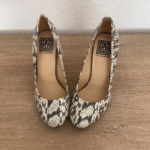 Pour La Victoire Pump • Size 6